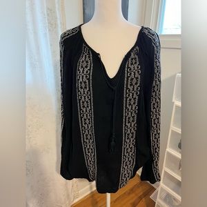 Pleasant style long sleeve black and white top. Size XL
